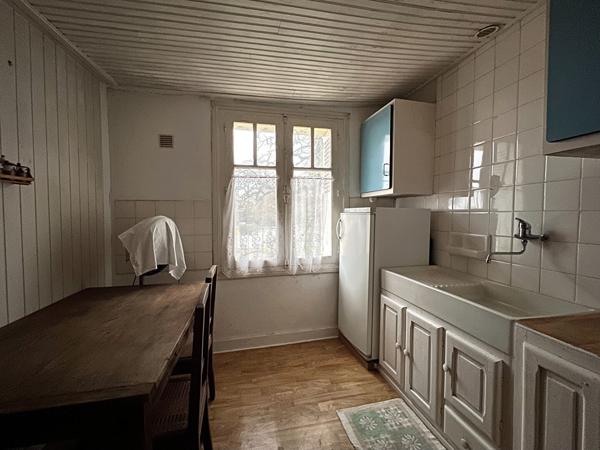 Maison en pierre avec grand potentiel Centre de Grosbreuil