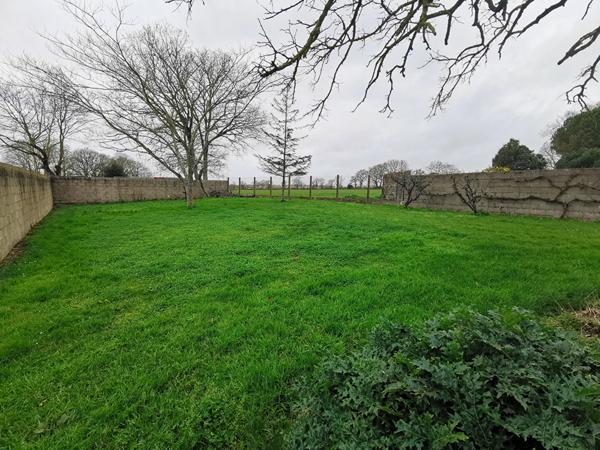 Maison en pierre avec grand potentiel Centre de Grosbreuil
