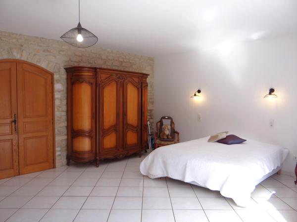 MAISON 6 PIECES DE 248 m²