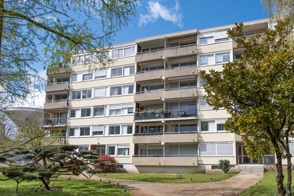 Appartement T3 de 66 m2 en dernier étage, proche centre-ville avec balcon, garage , cave et ascenseur
