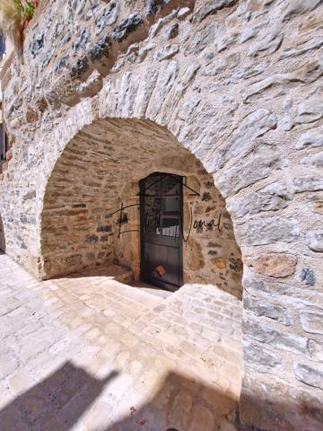 Aguessac (12520) Maison de charme en pierre, 79 m², deux chambres, terrasse aux portes des Gorges du Tarn