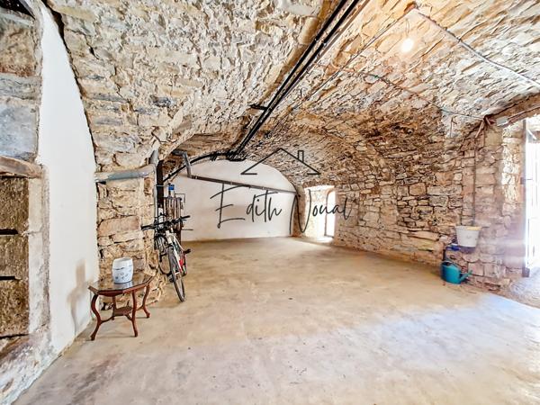 Aguessac (12520) Maison de charme en pierre, 79 m², deux chambres, terrasse aux portes des Gorges du Tarn