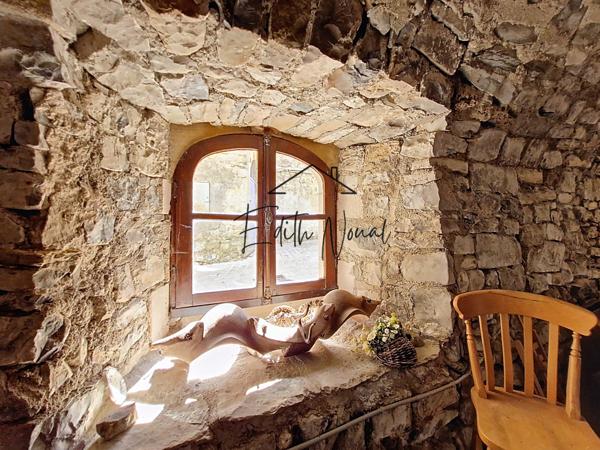 Aguessac (12520) Maison de charme en pierre, 79 m², deux chambres, terrasse aux portes des Gorges du Tarn