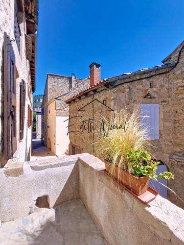 Aguessac (12520) Maison de charme en pierre, 79 m², deux chambres, terrasse aux portes des Gorges du Tarn