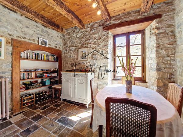 Aguessac (12520) Maison de charme en pierre, 79 m², deux chambres, terrasse aux portes des Gorges du Tarn