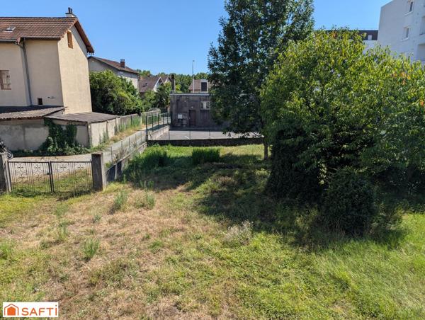 Maison + 9 garages sur terrain divisible de 2 000 m² – Fort potentiel
