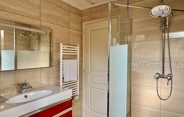 Magnifique Maison 6 Pièces avec terrasse et garage à Saint-Pantaléon-de-Larche