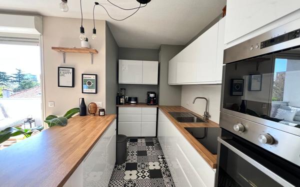 Appartement à vendre    4 pièces • 77,55 m2 Le Bouscat