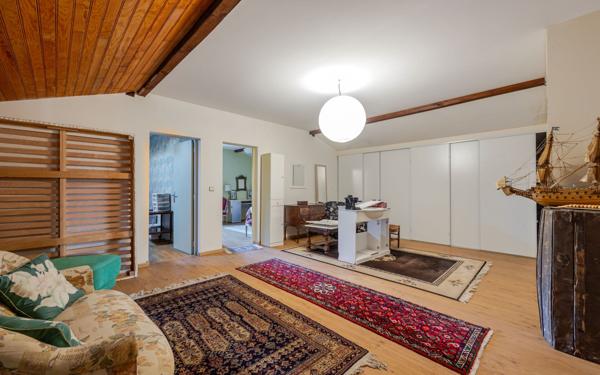 Maison à vendre    7 pièces • 196 m2 Saubrigues