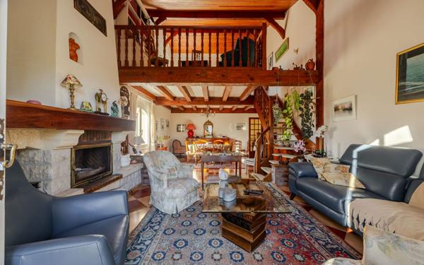 Maison à vendre    7 pièces • 196 m2 Saubrigues