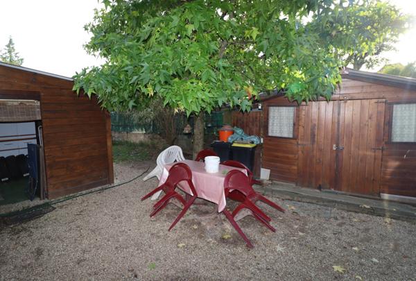 Maison de village en pierre rénovée avec dépendances et terrain arboré proche de CUISERY (71)