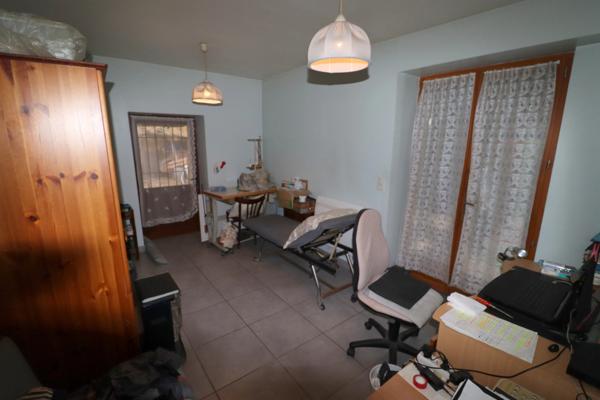 Maison de village en pierre rénovée avec dépendances et terrain arboré proche de CUISERY (71)