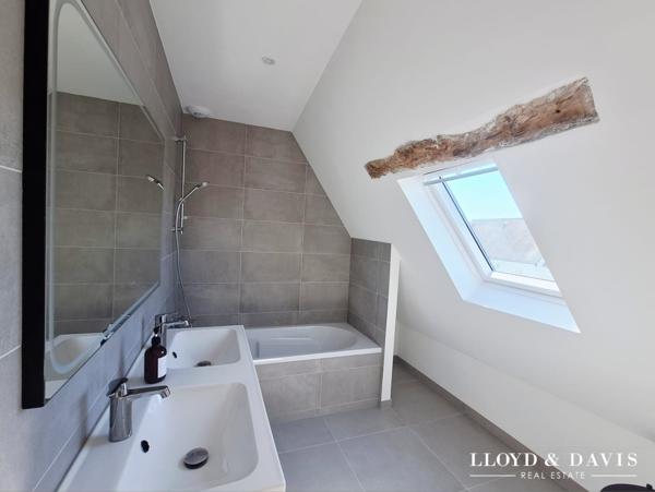 Maison coup de coeur, magnifiquement rénovée, nichée au coeur du village de Queniquen, aux portes de Guerande