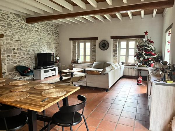 À vendre - Villa, 7 pièces située à Bayonne (64100)