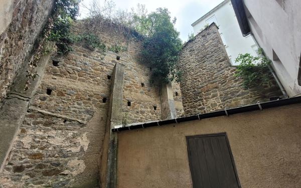 Immeuble à vendre    6 pièces • 104 m2 Saint-Brieuc