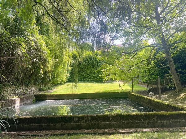 Marsac-sur-l'Isle (24430) Ancien prieuré du XVe siècle,un lieu secret aux portes de Périgueux