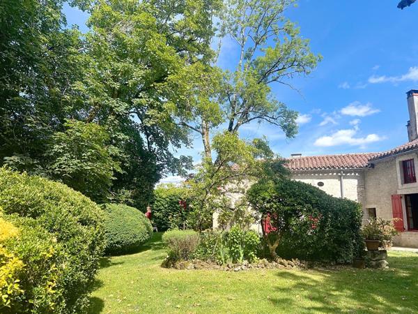 Marsac-sur-l'Isle (24430) Ancien prieuré du XVe siècle,un lieu secret aux portes de Périgueux