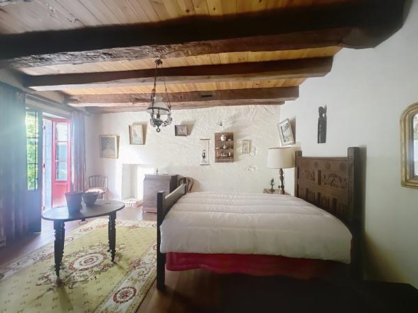 Marsac-sur-l'Isle (24430) Ancien prieuré du XVe siècle,un lieu secret aux portes de Périgueux