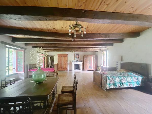 Marsac-sur-l'Isle (24430) Ancien prieuré du XVe siècle,un lieu secret aux portes de Périgueux