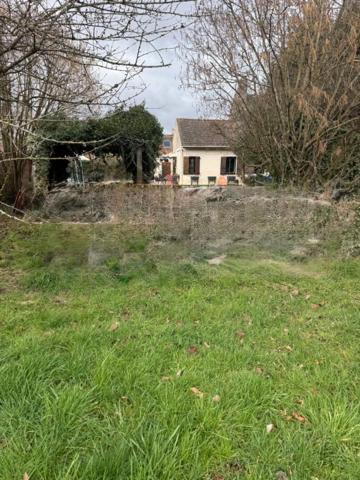 terrain à construire tout clôturé de 740 m²