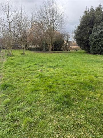 terrain à construire tout clôturé de 740 m²