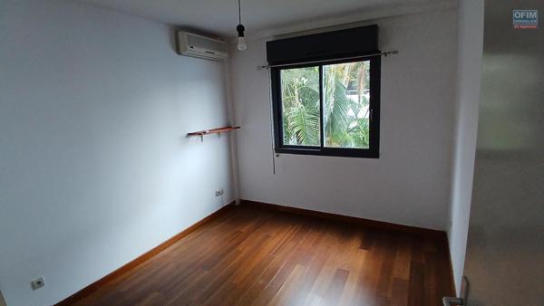 A vendre t2 à Saint-Denis dans une résidence de standing avec piscine et gardien