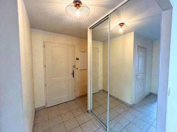 Grabels centre, T3 lumineux avec jardin !