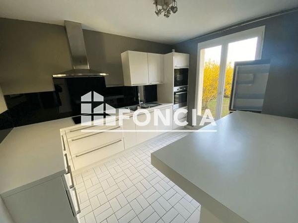 Location Maison 7 pièces 141.3 m² - 80 RUE DU VAL FLEURI Fourqueux 78112