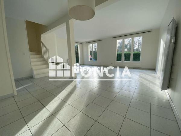 Location Maison 7 pièces 141.3 m² - 80 RUE DU VAL FLEURI Fourqueux 78112