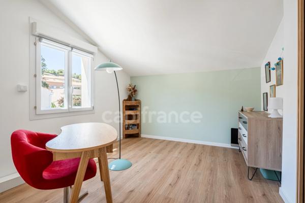 Appartement DUPLEX à vendre 5 pièces LA CIOTAT (13) Jardin 745 m² - Piscine - Parking - Cave