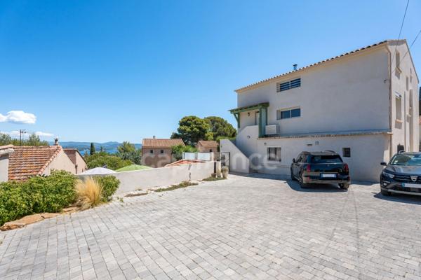 Appartement DUPLEX à vendre 5 pièces LA CIOTAT (13) Jardin 745 m² - Piscine - Parking - Cave