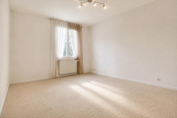 Maison individuelle sur sous-sol total, 4 chambres avec jardin