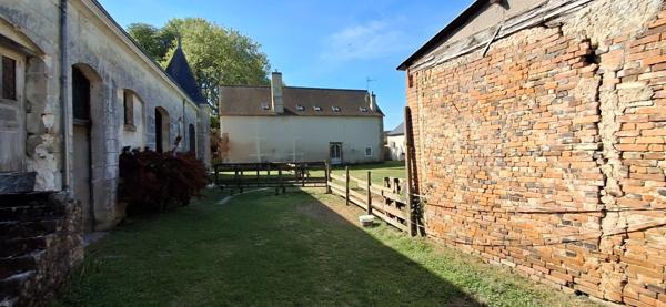 Château du XVIII eme a 1h10 de Paris. Conçu pour accueillir activités professionnelles et vie familiale indépendante.