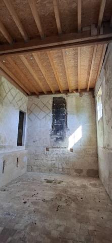 Château du XVIII eme a 1h10 de Paris. Conçu pour accueillir activités professionnelles et vie familiale indépendante.