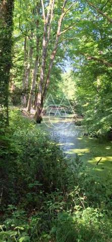 Château du XVIII eme a 1h10 de Paris. Conçu pour accueillir activités professionnelles et vie familiale indépendante.