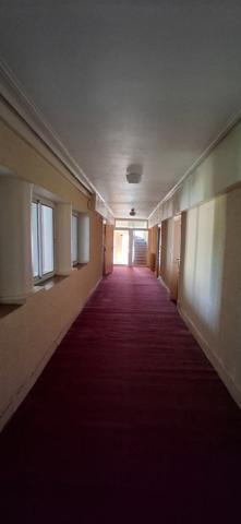 Château du XVIII eme a 1h10 de Paris. Conçu pour accueillir activités professionnelles et vie familiale indépendante.