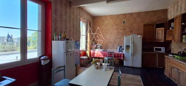 Château du XVIII eme a 1h10 de Paris. Conçu pour accueillir activités professionnelles et vie familiale indépendante.