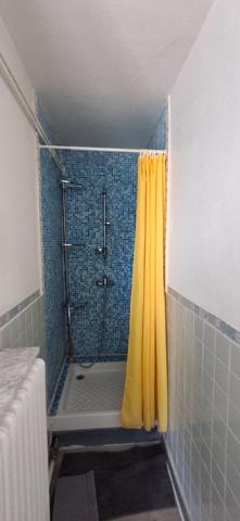 Château du XVIII eme a 1h10 de Paris. Conçu pour accueillir activités professionnelles et vie familiale indépendante.