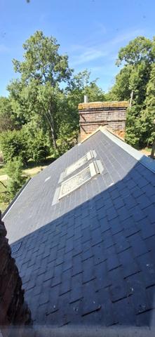 Château du XVIII eme a 1h10 de Paris. Conçu pour accueillir activités professionnelles et vie familiale indépendante.