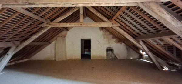 Château du XVIII eme a 1h10 de Paris. Conçu pour accueillir activités professionnelles et vie familiale indépendante.