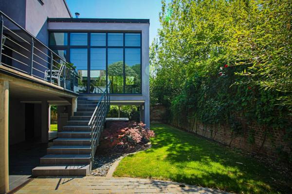 Maison d'architecte de 143 m² à proximité immédiate des bords de Marne