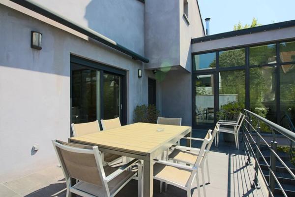 Maison d'architecte de 143 m² à proximité immédiate des bords de Marne