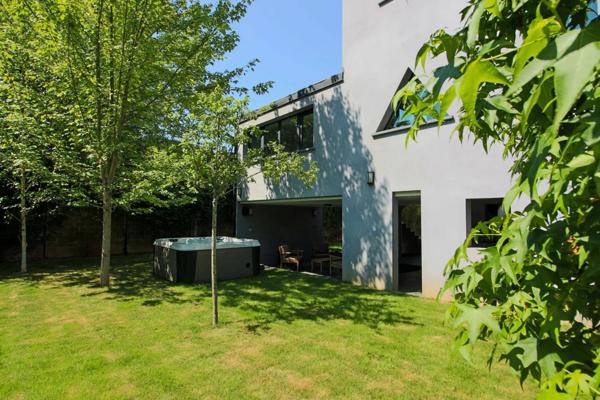Maison d'architecte de 143 m² à proximité immédiate des bords de Marne