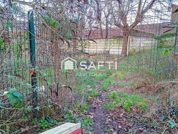 Très beau terrain plat et viabilisé.