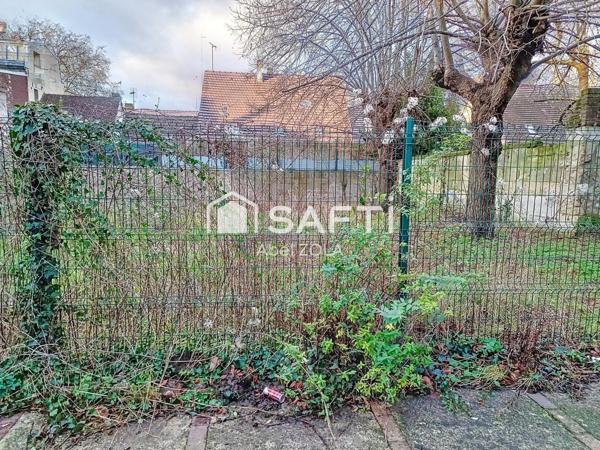 Très beau terrain plat et viabilisé.