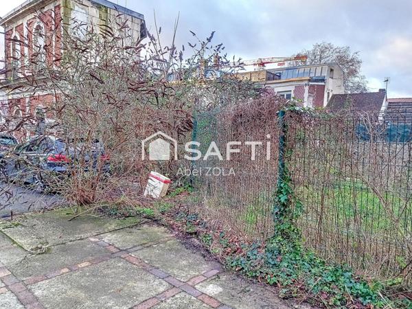 Très beau terrain plat et viabilisé.