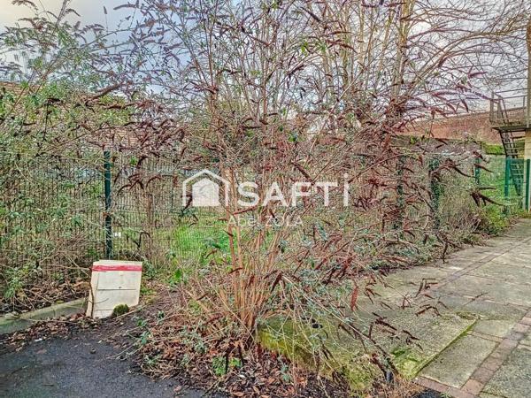 Très beau terrain plat et viabilisé.