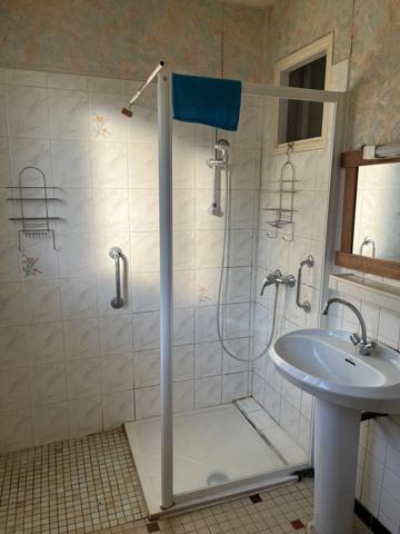 Maison 5 chambres et un studio indépendant aux portes de SAINT AULAYE PUYMANGOU (24)