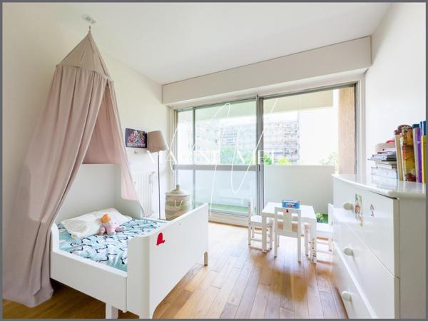 Appartement lumineux avec grands balcons - 3/4 chambres - proximité métro et gare