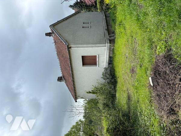 Pavillon des années 1950 sur sous-sol avec terrain et dépendances